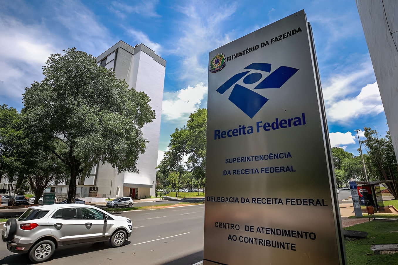 Receita Federal Monitora Movimentações de Pix e Cartões de Crédito Acima de R$ 5 Mil