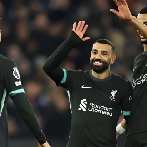 Liverpool Goleia West Ham Fora de Casa e Segue na Liderança da Premier League